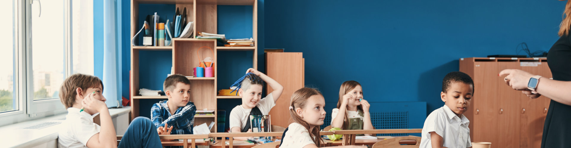 classroom with kids and their teacher